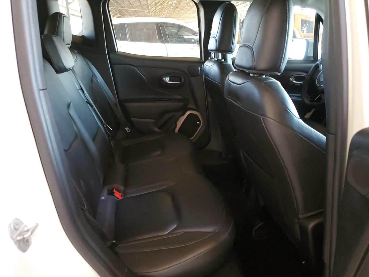 2017 Jeep Renegade - Image 11