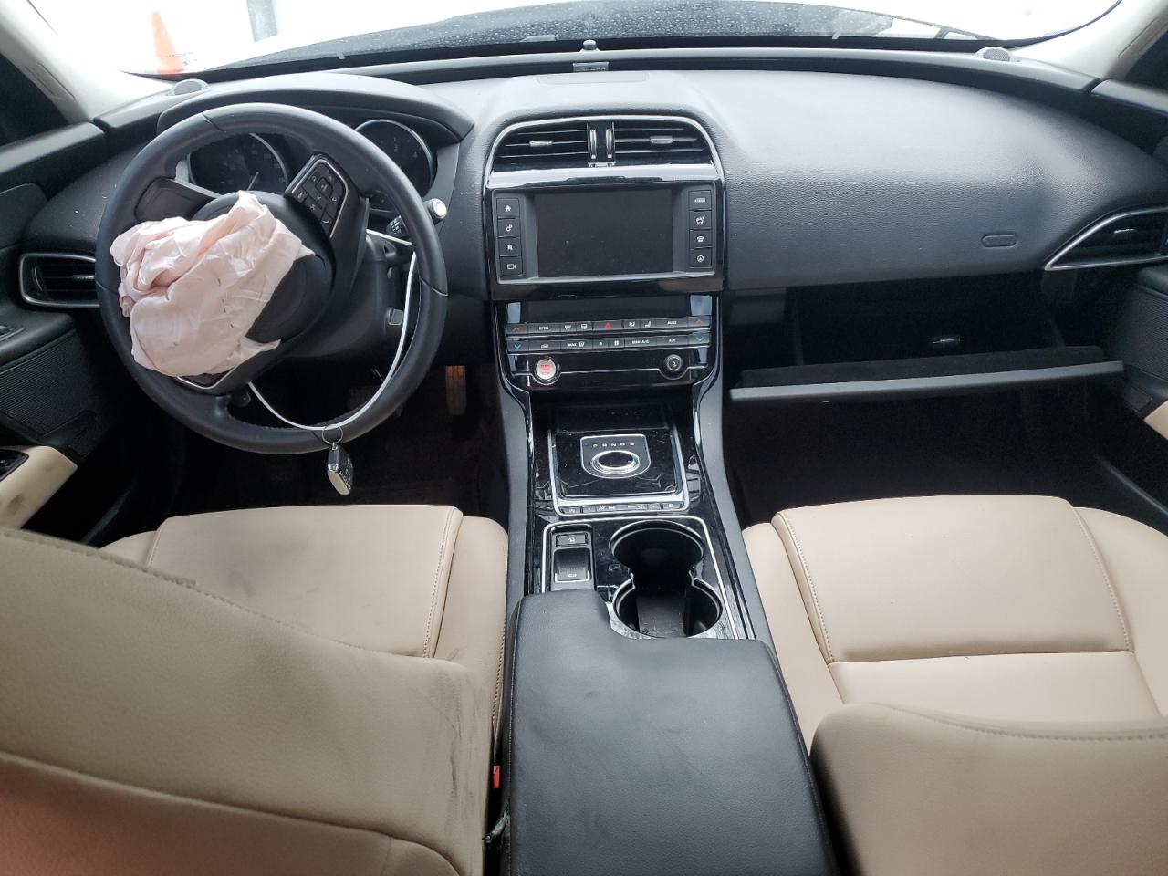 2017 Jaguar XE - Image 8