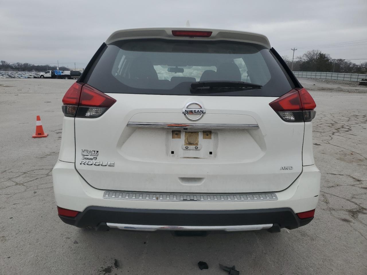 JN8AT2MV8HW005683 NISSAN ROGUE 2017