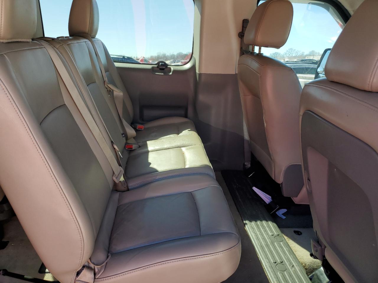 2015 Nissan NV - Image 11