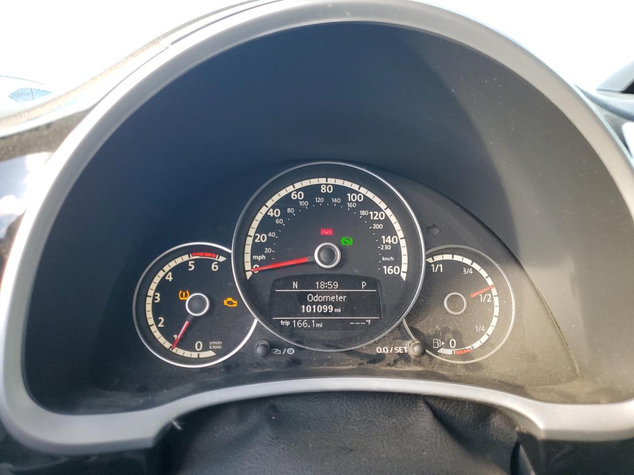 2013 Volkswagen Beetle - Image 9