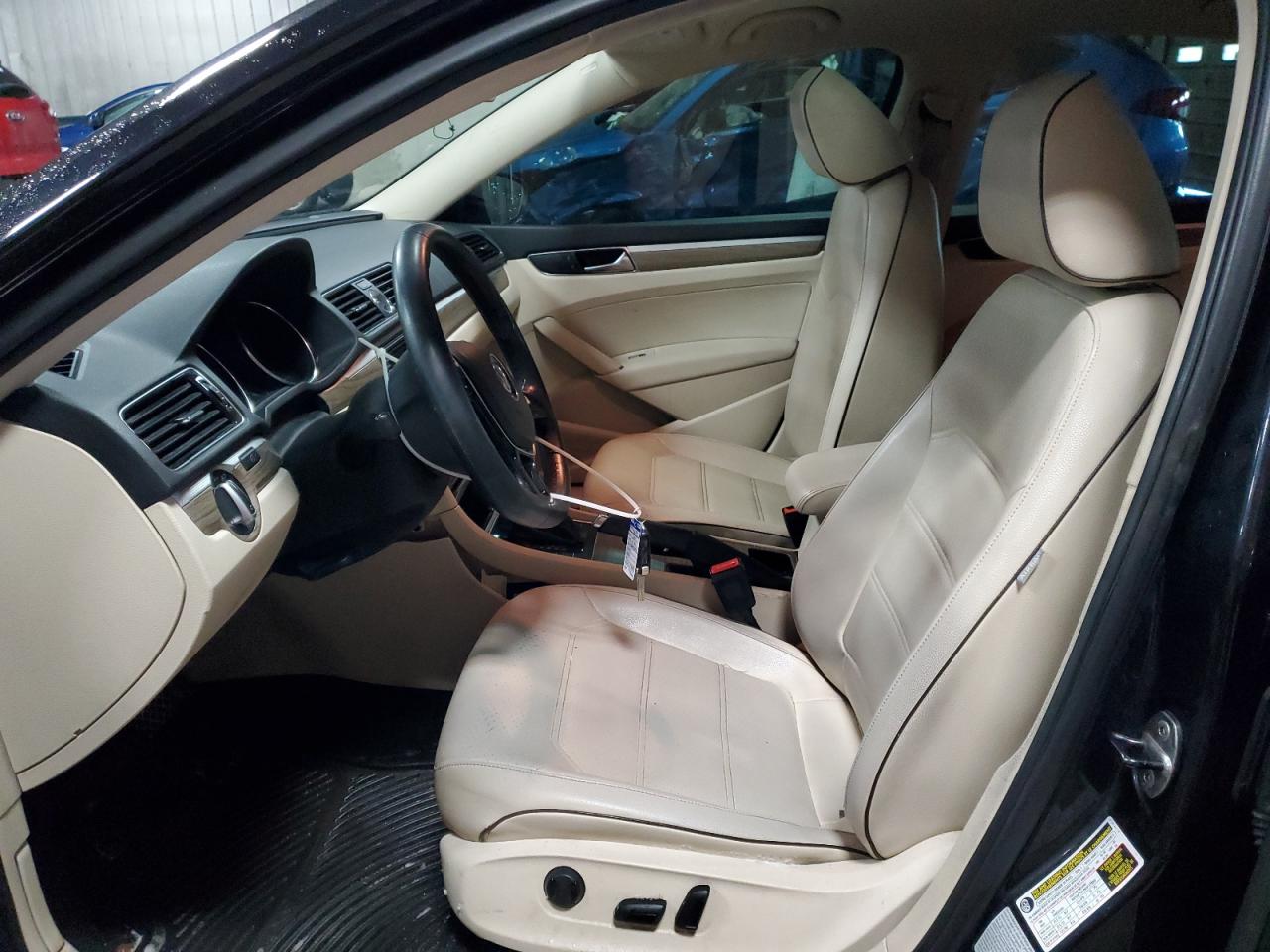 2017 Volkswagen Passat - Image 7