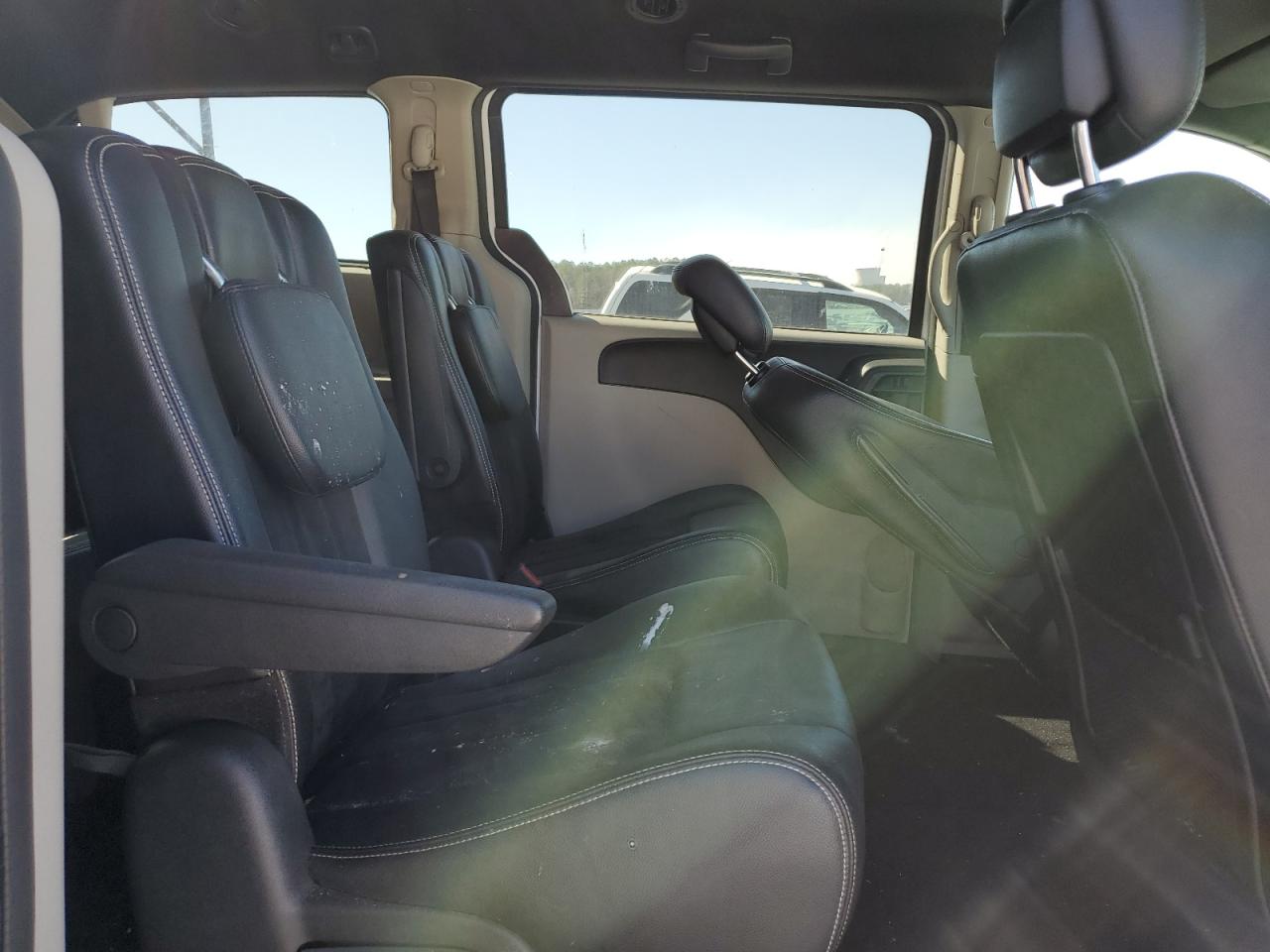 2019 Dodge Caravan - Image 11
