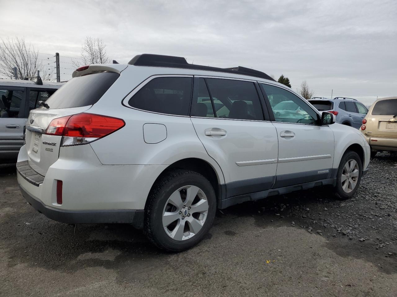 2011 Subaru Outback - Image 3