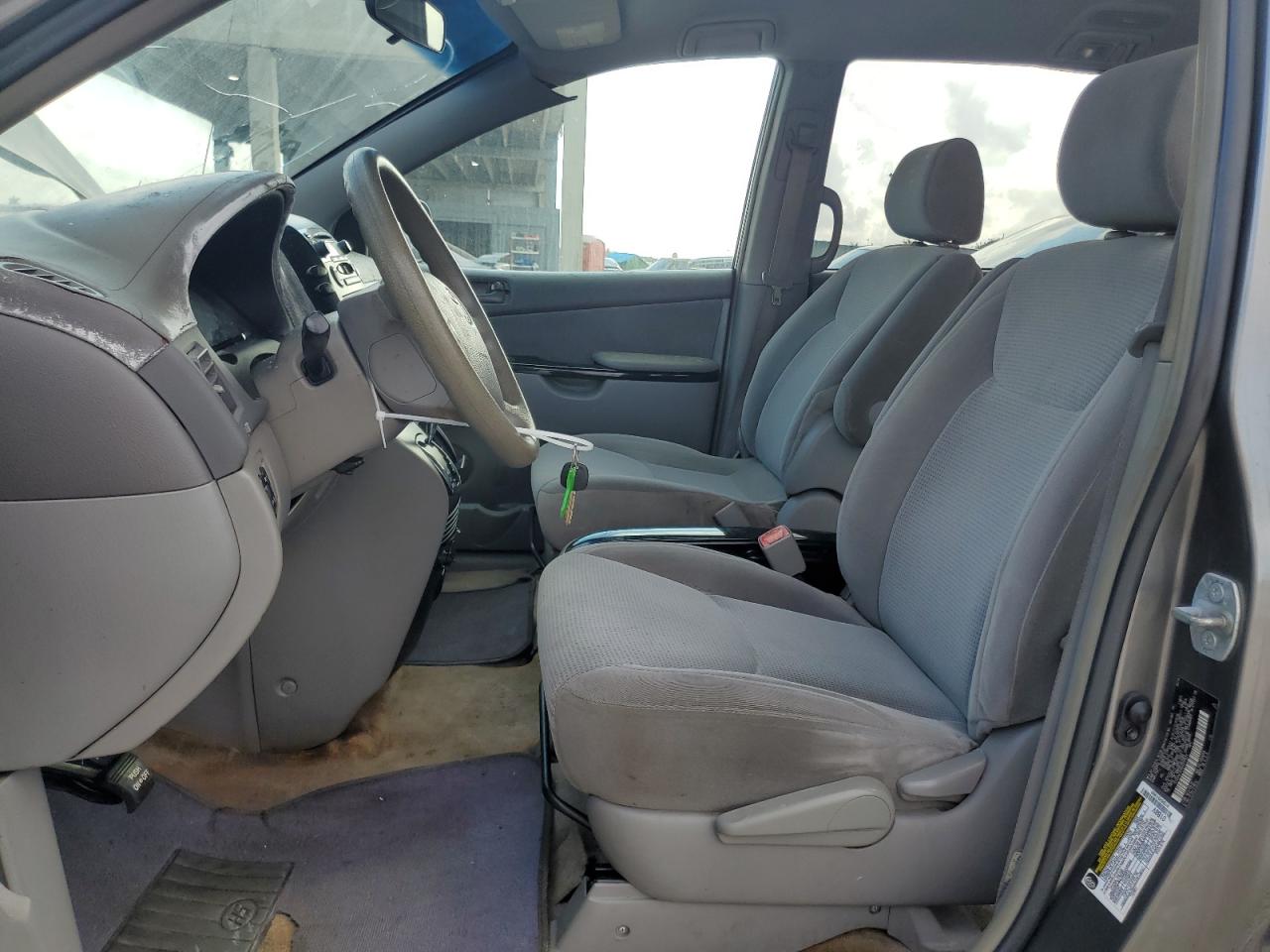 2005 Toyota Sienna - Image 7