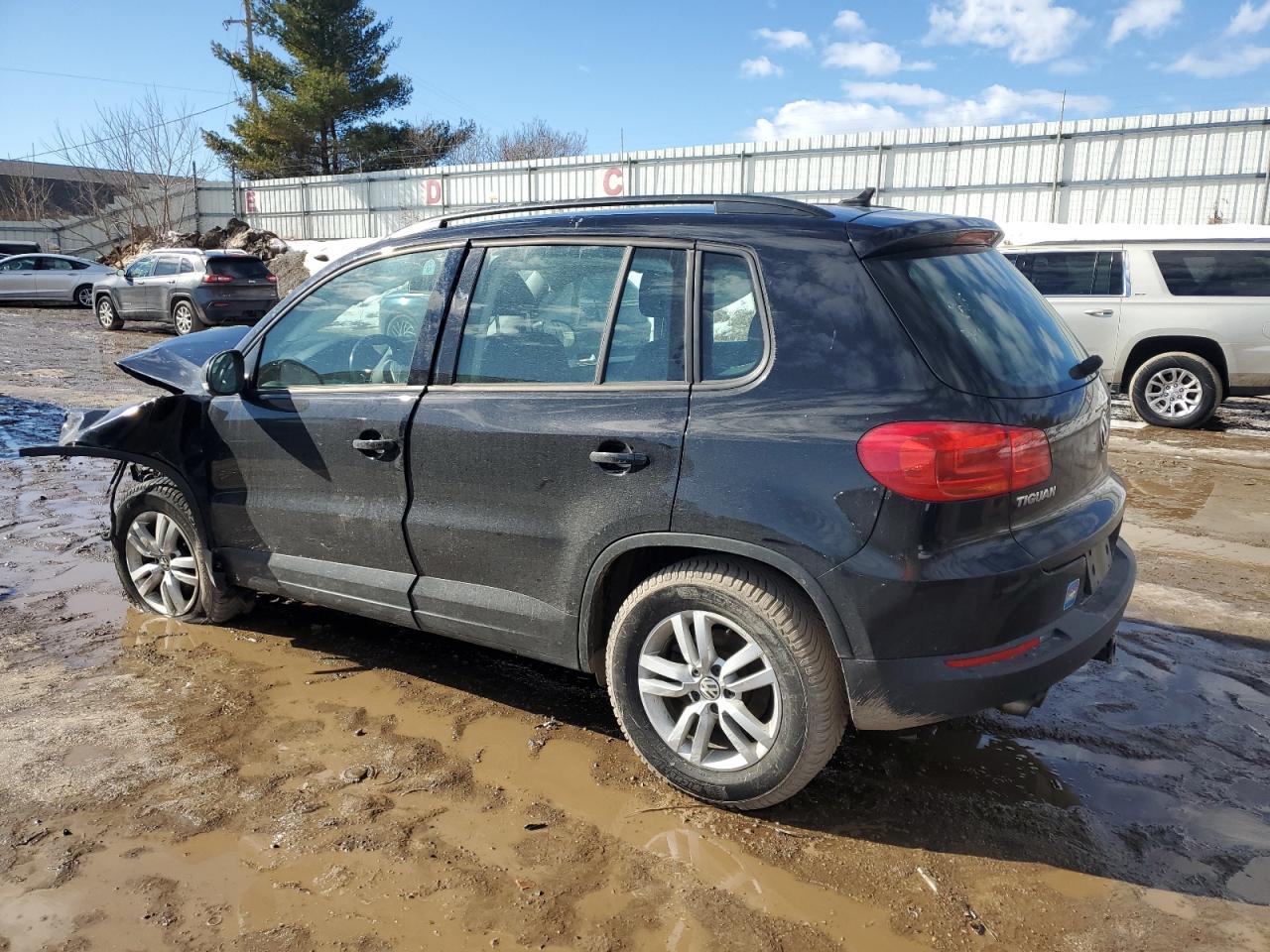 2017 Volkswagen Tiguan - Image 2