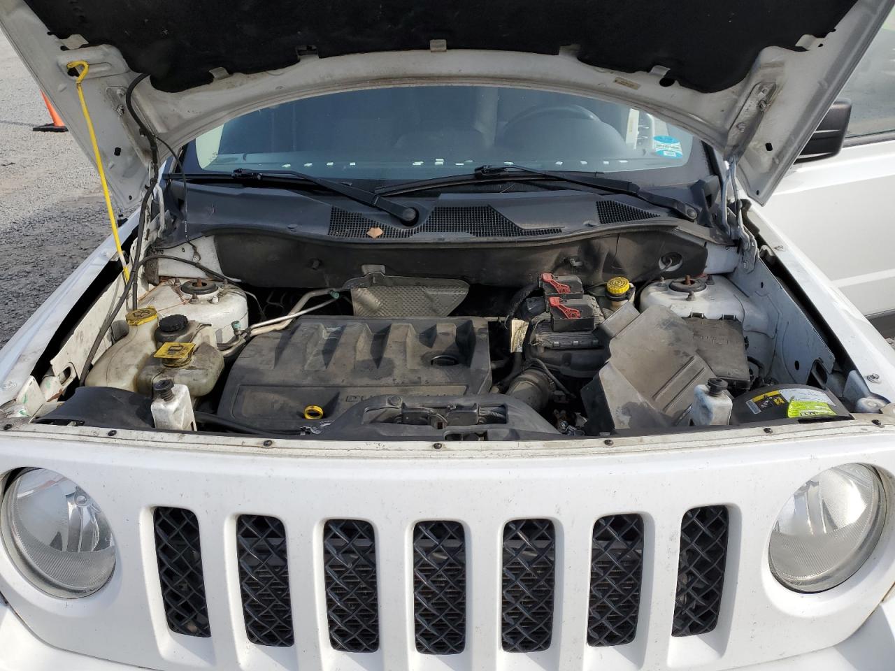 2015 Jeep Liberty (Patriot) - Image 12