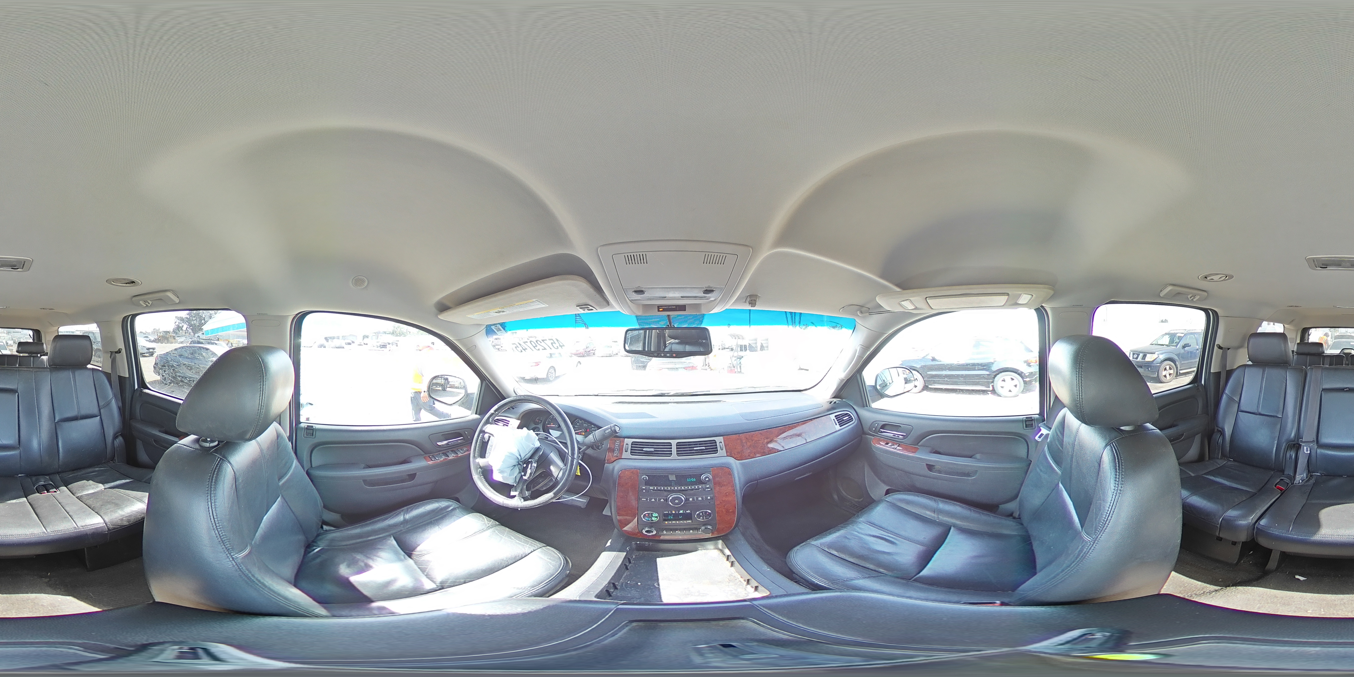 2014 Chevrolet Suburban - Image 13