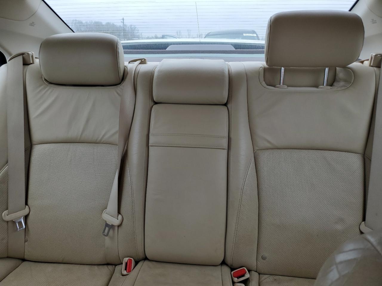 2010 Lexus ES - Image 10
