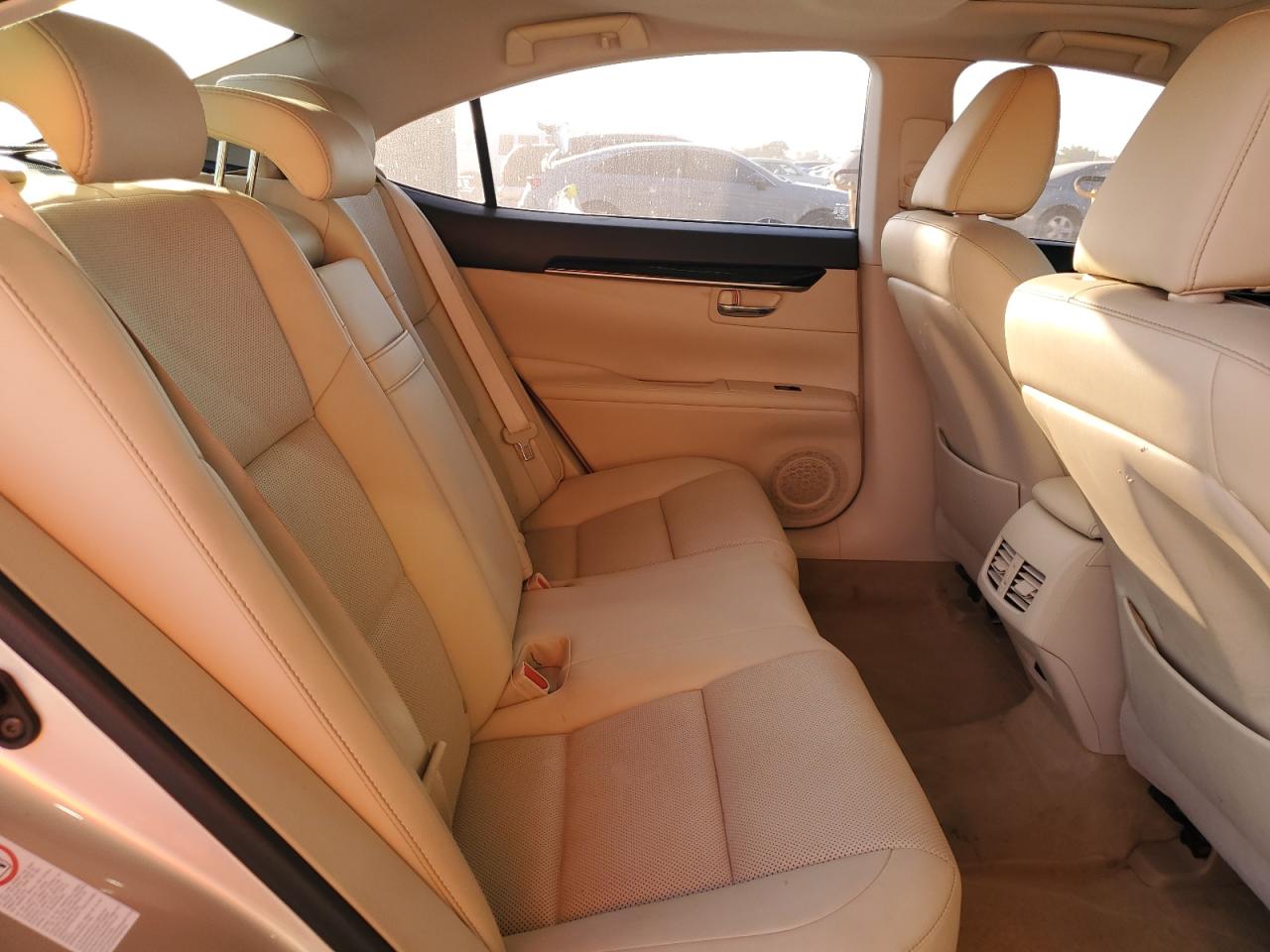 2015 Lexus ES - Image 10