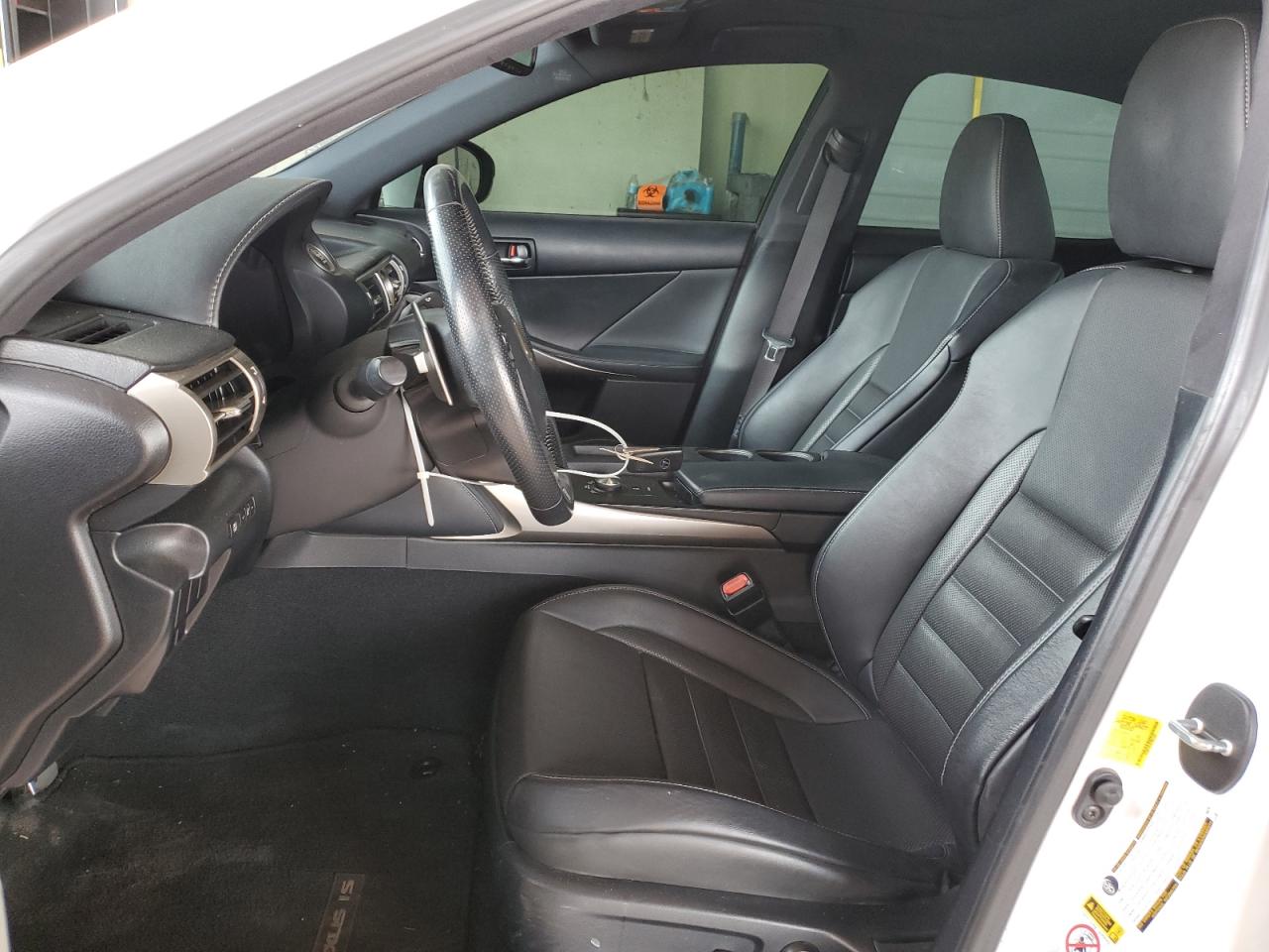 2015 Lexus IS - Image 7