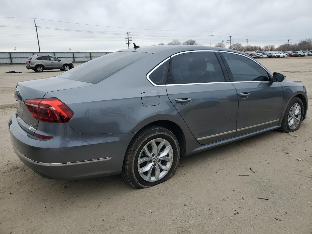 2017 Volkswagen Passat - Image 3