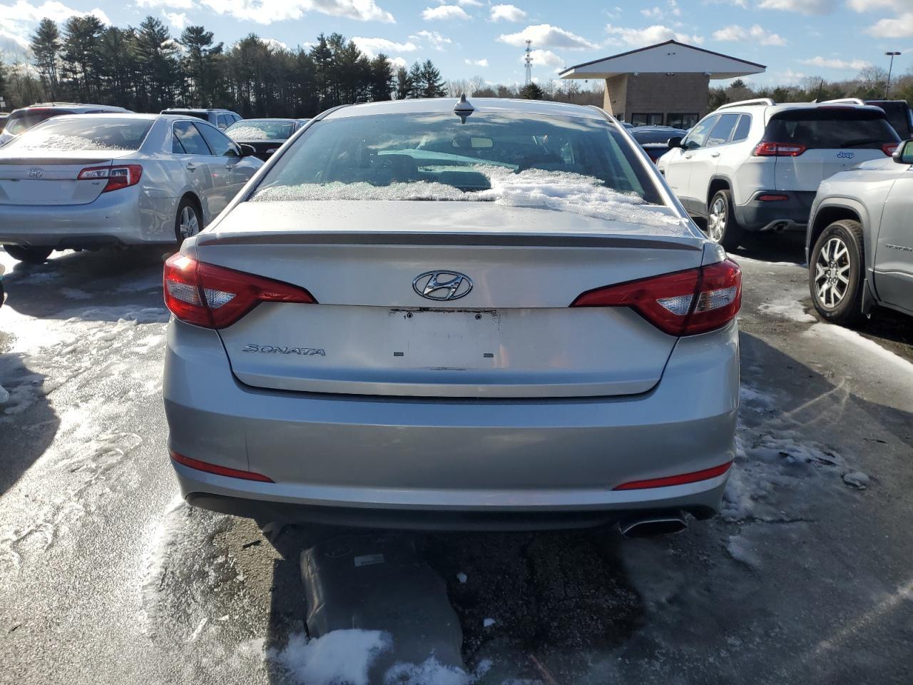 2015 Hyundai Sonata - Image 6