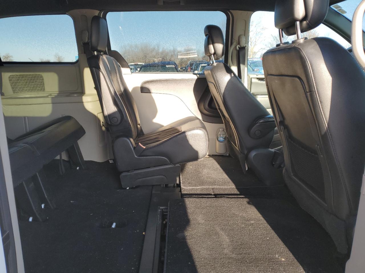 2019 Dodge Caravan - Image 11