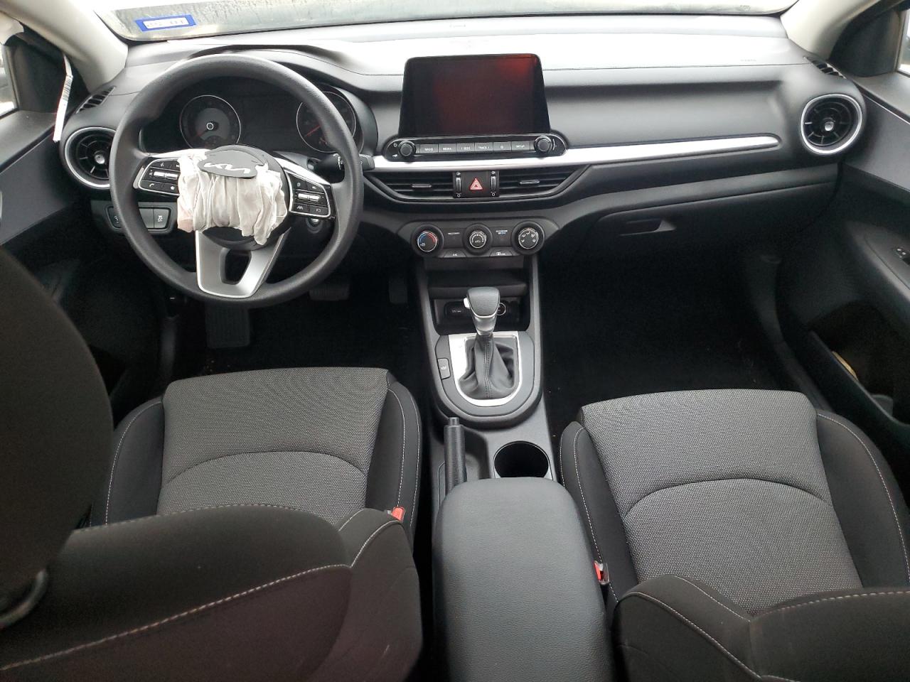 2022 Kia Forte - Image 8