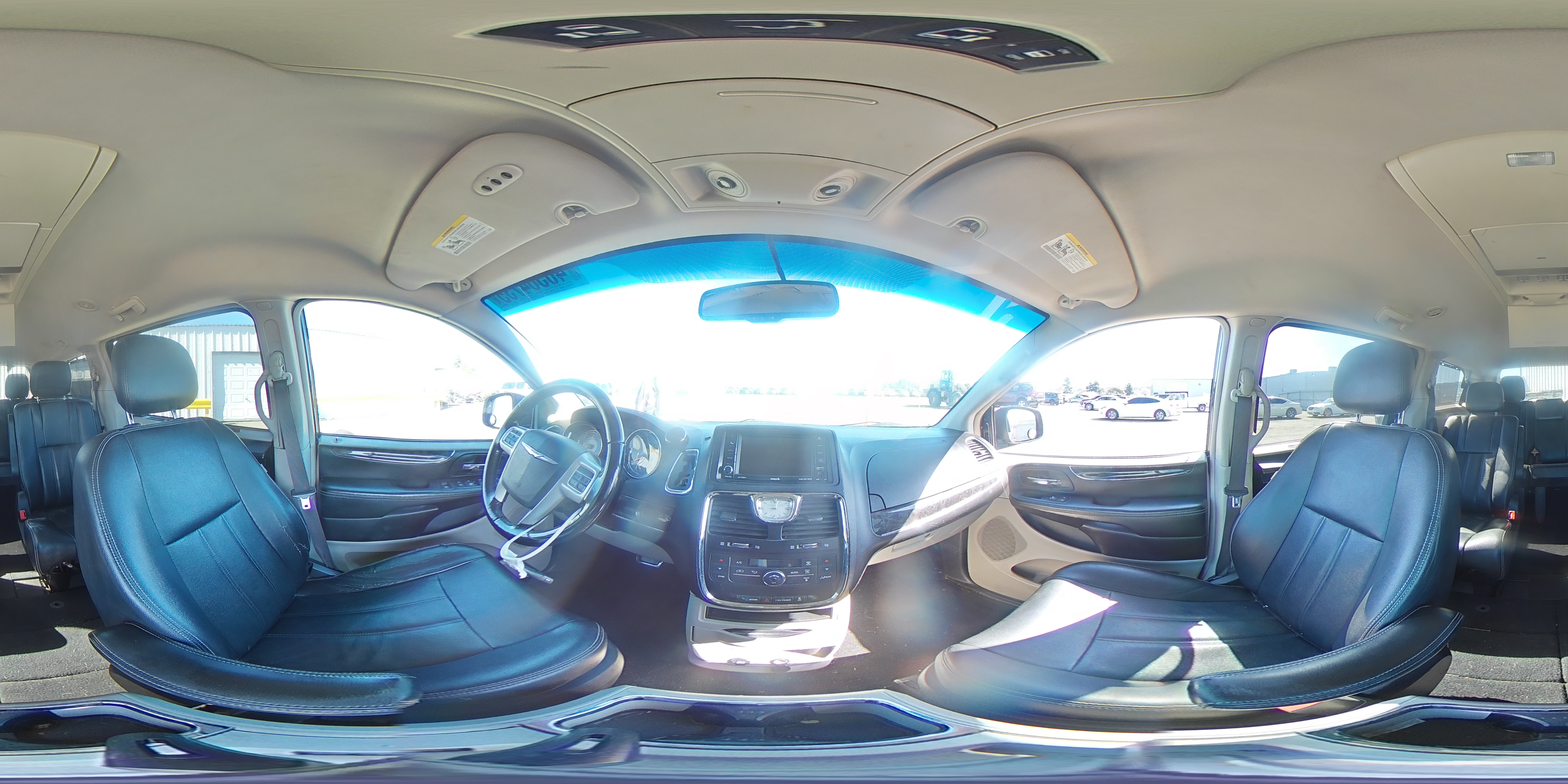 2015 Chrysler Town & Country - Image 13
