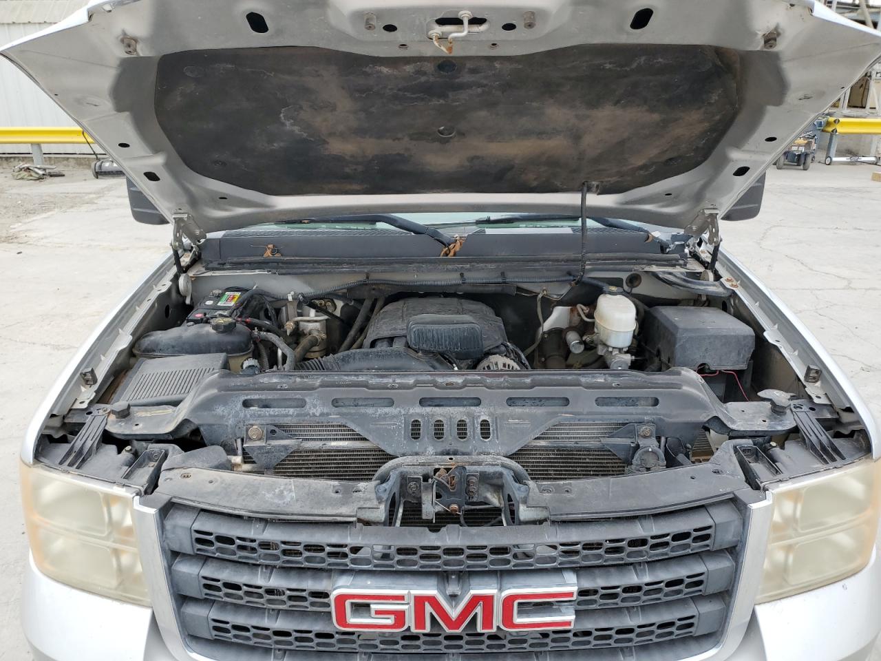 2011 GMC Sierra - Image 11