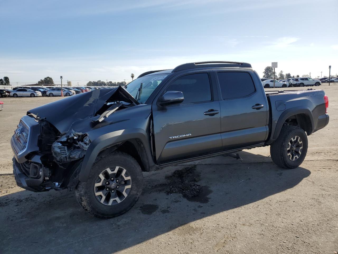2016 Toyota Tacoma Double Cab იყიდება Fresno-ში, CA - Front End