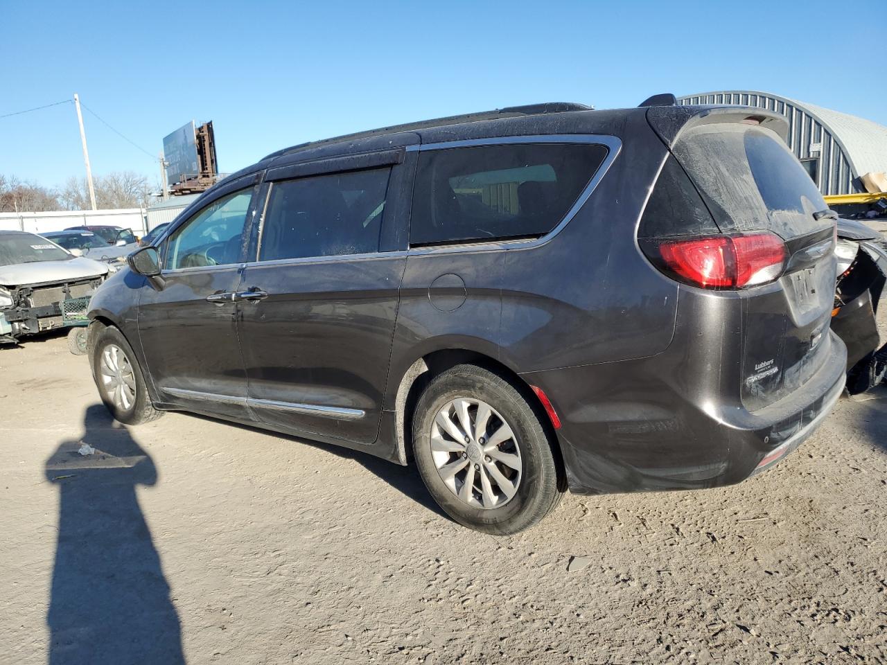2017 Chrysler Pacifica - Image 2