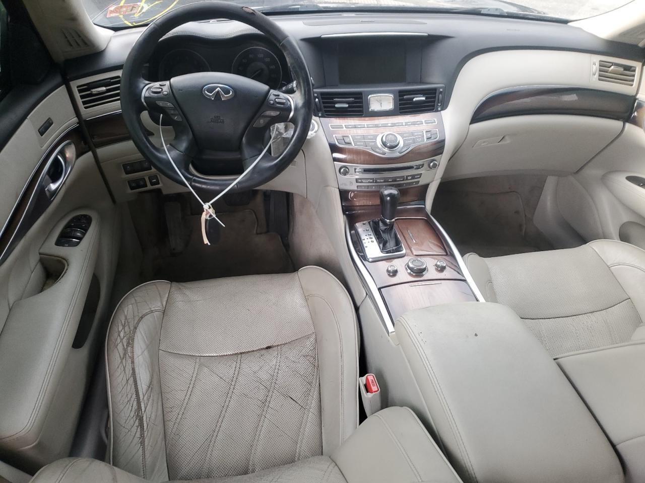 2012 Infiniti M - Image 8