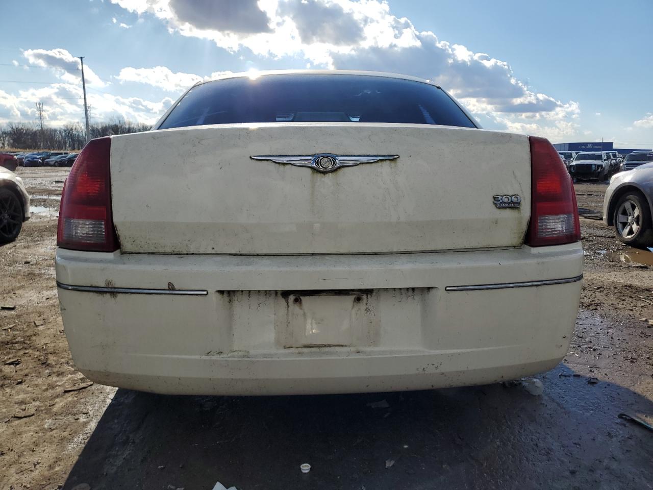 2005 Chrysler 300 - Image 6