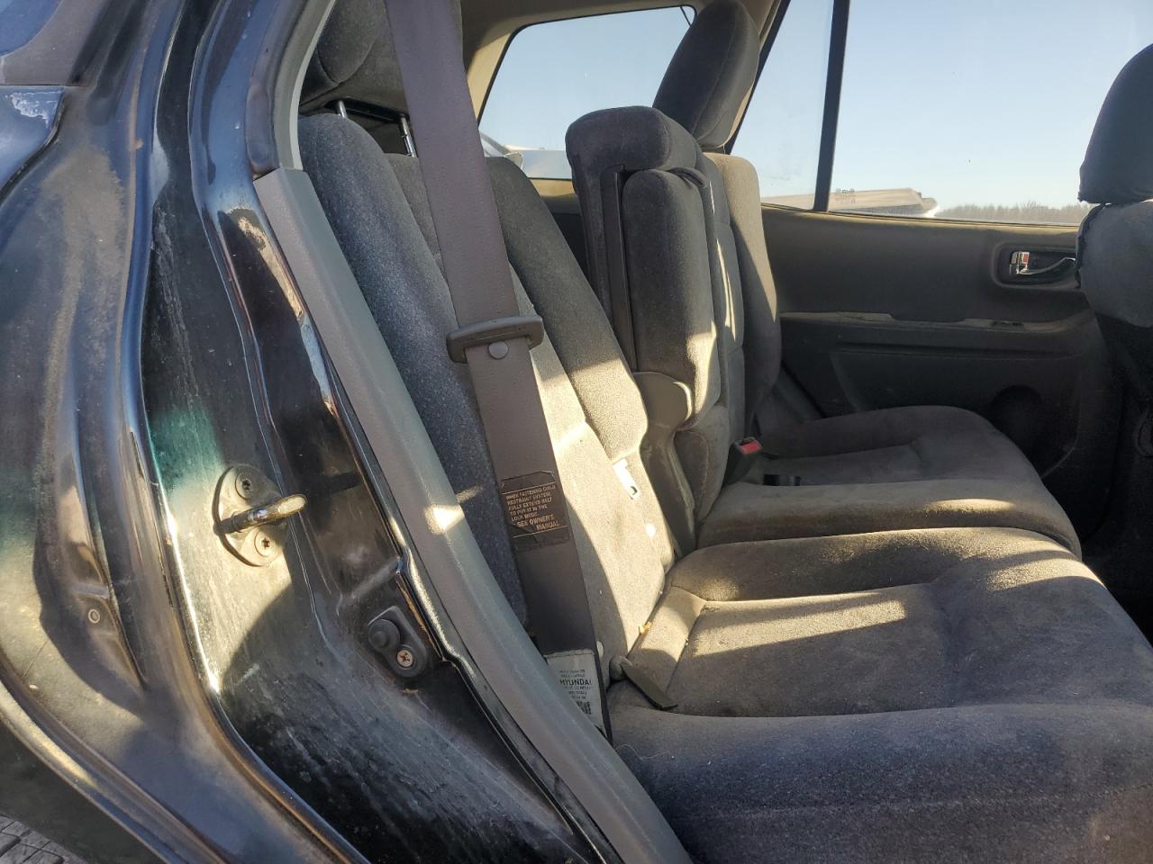 2004 Hyundai Santa Fe - Image 11