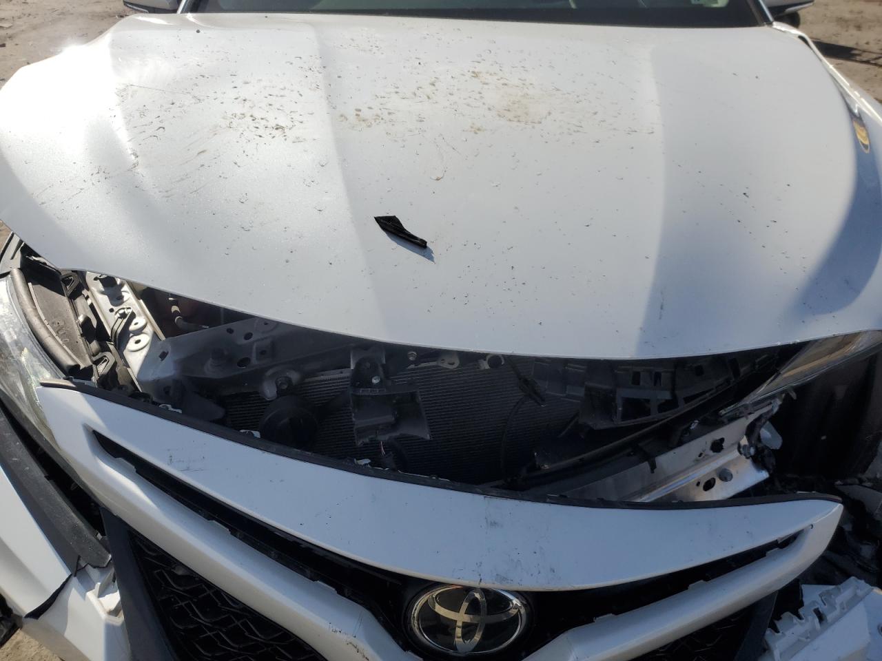 2018 Toyota Camry - Image 12