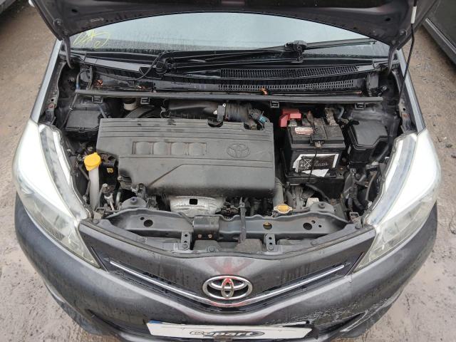 2012 TOYOTA YARIS TR V