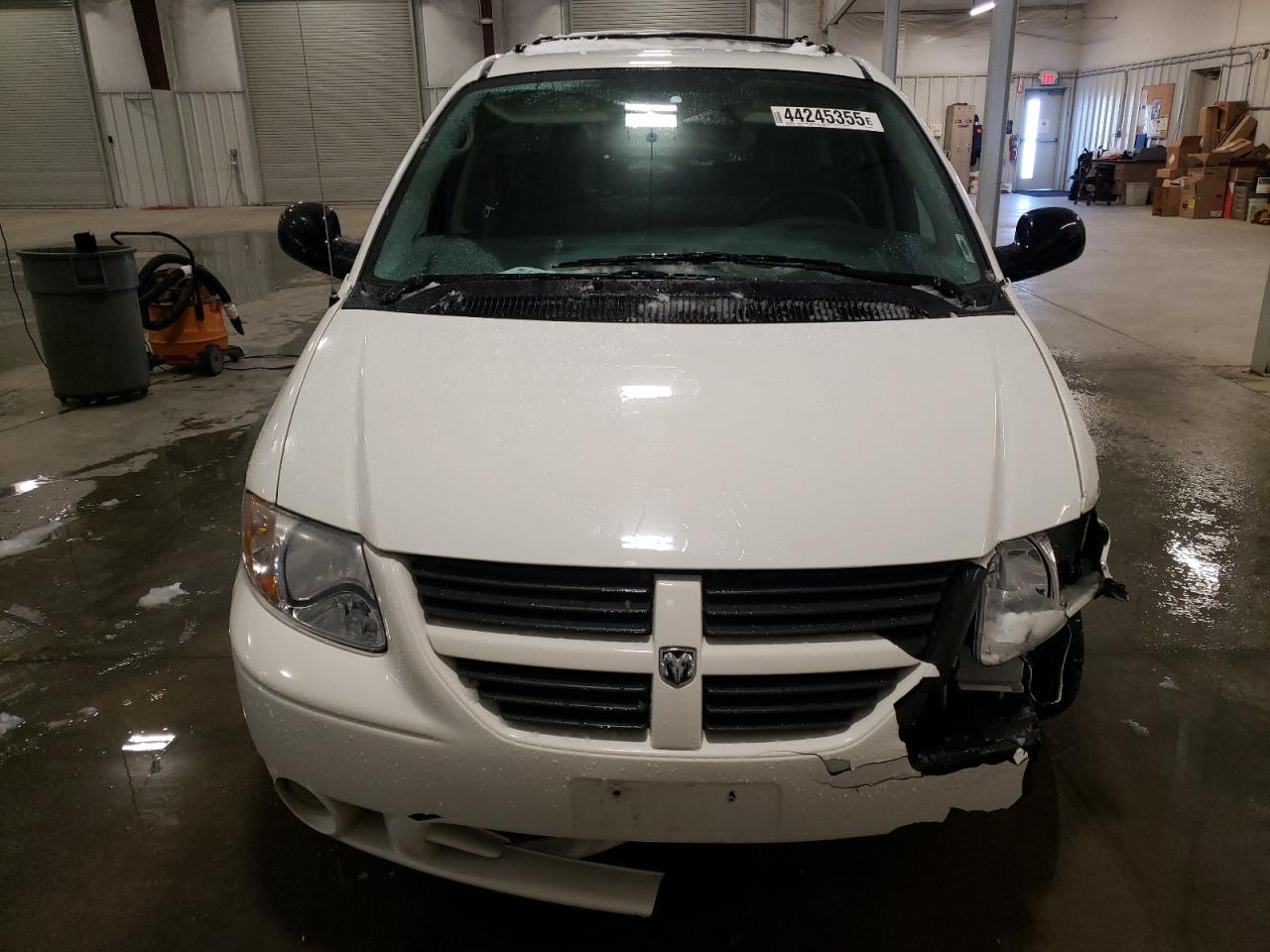 2005 Dodge Caravan - Image 5