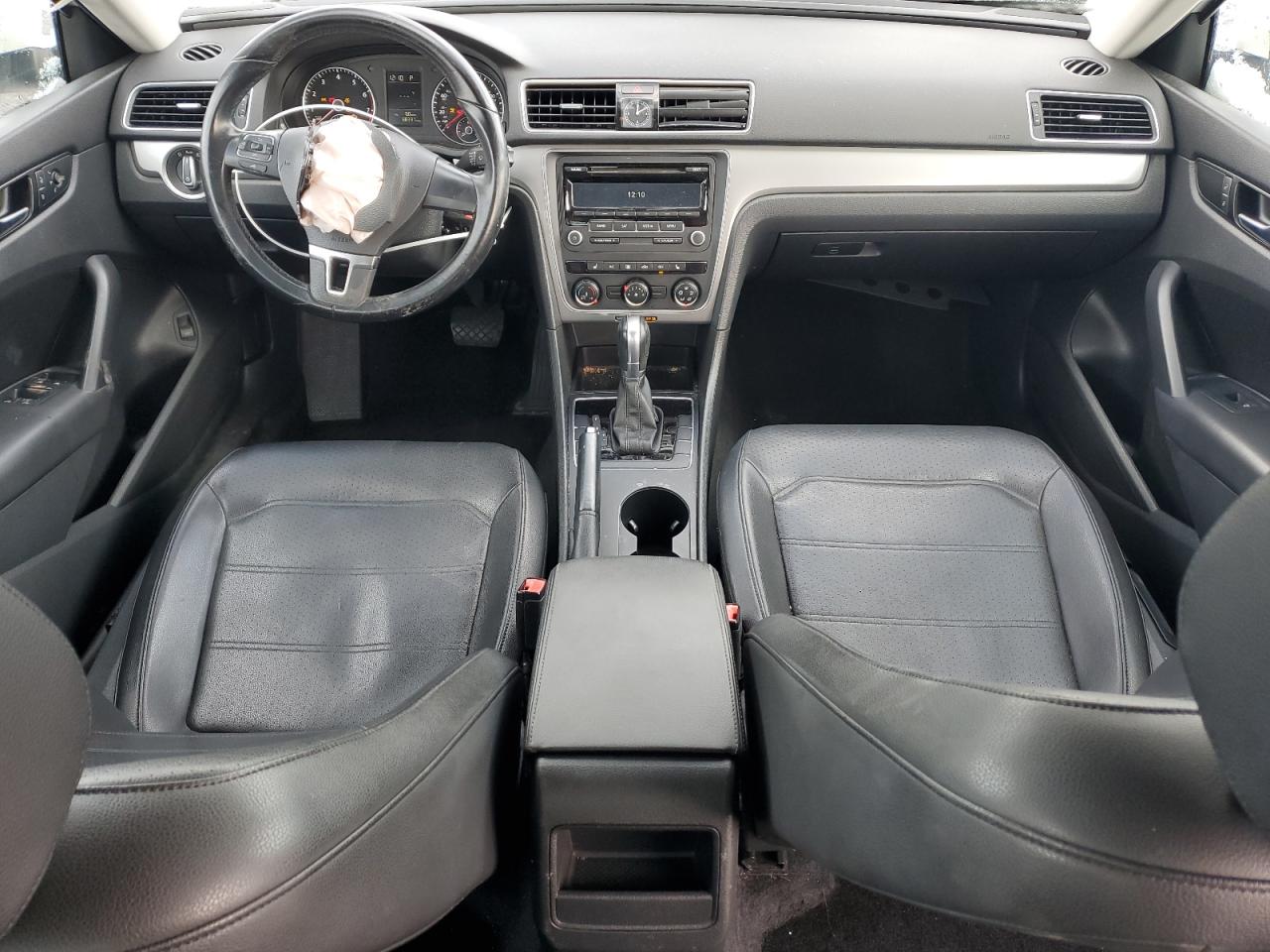 2015 Volkswagen Passat - Image 8
