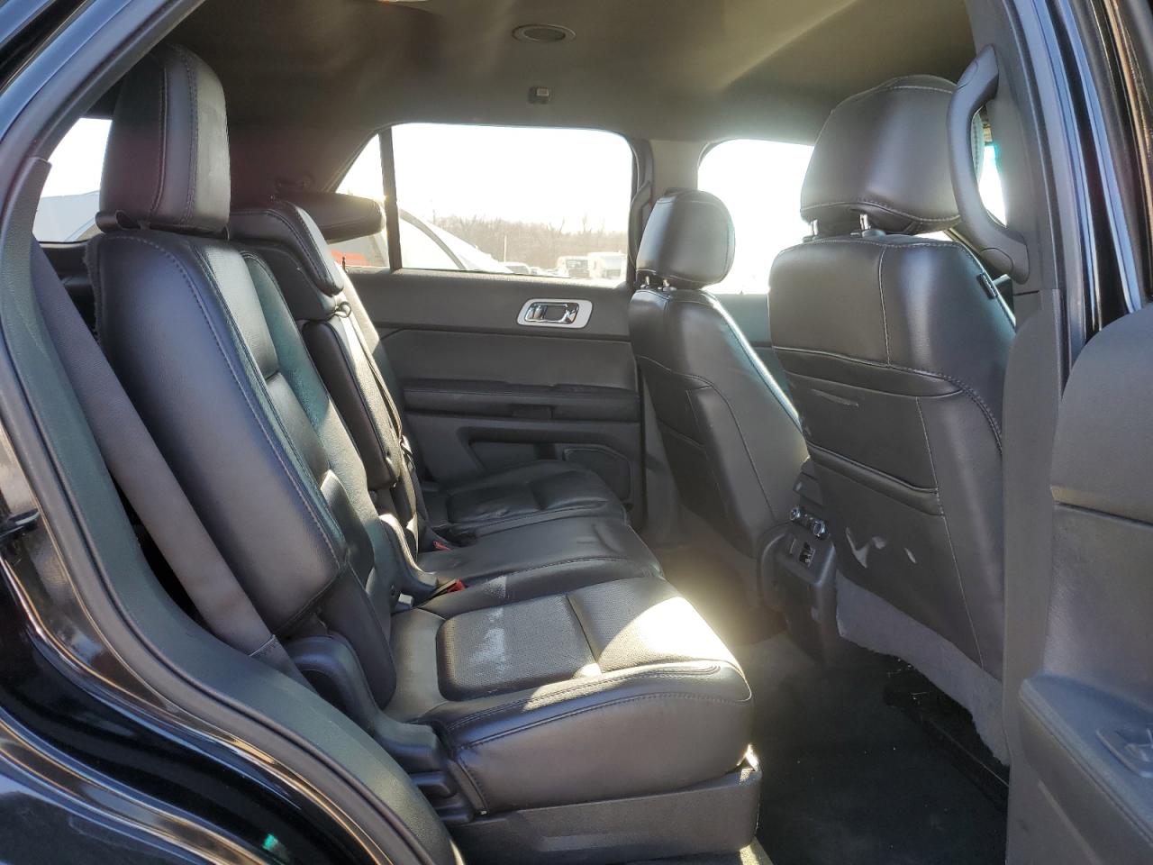 2015 Ford Explorer - Image 11