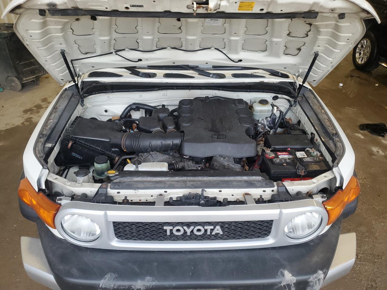 2010 Toyota FJ Cruiser - Image 12