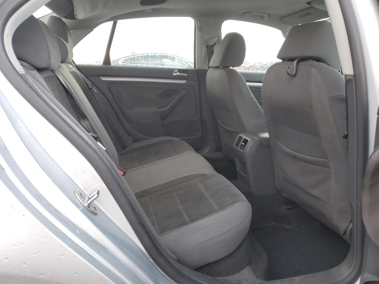 2009 Volkswagen Jetta - Image 10