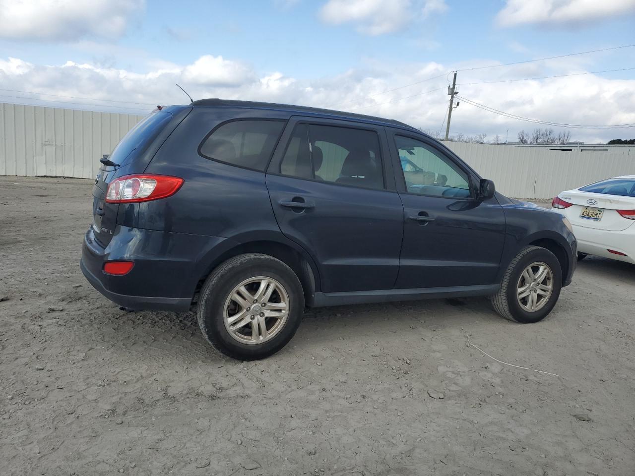 2011 Hyundai Santa Fe - Image 3