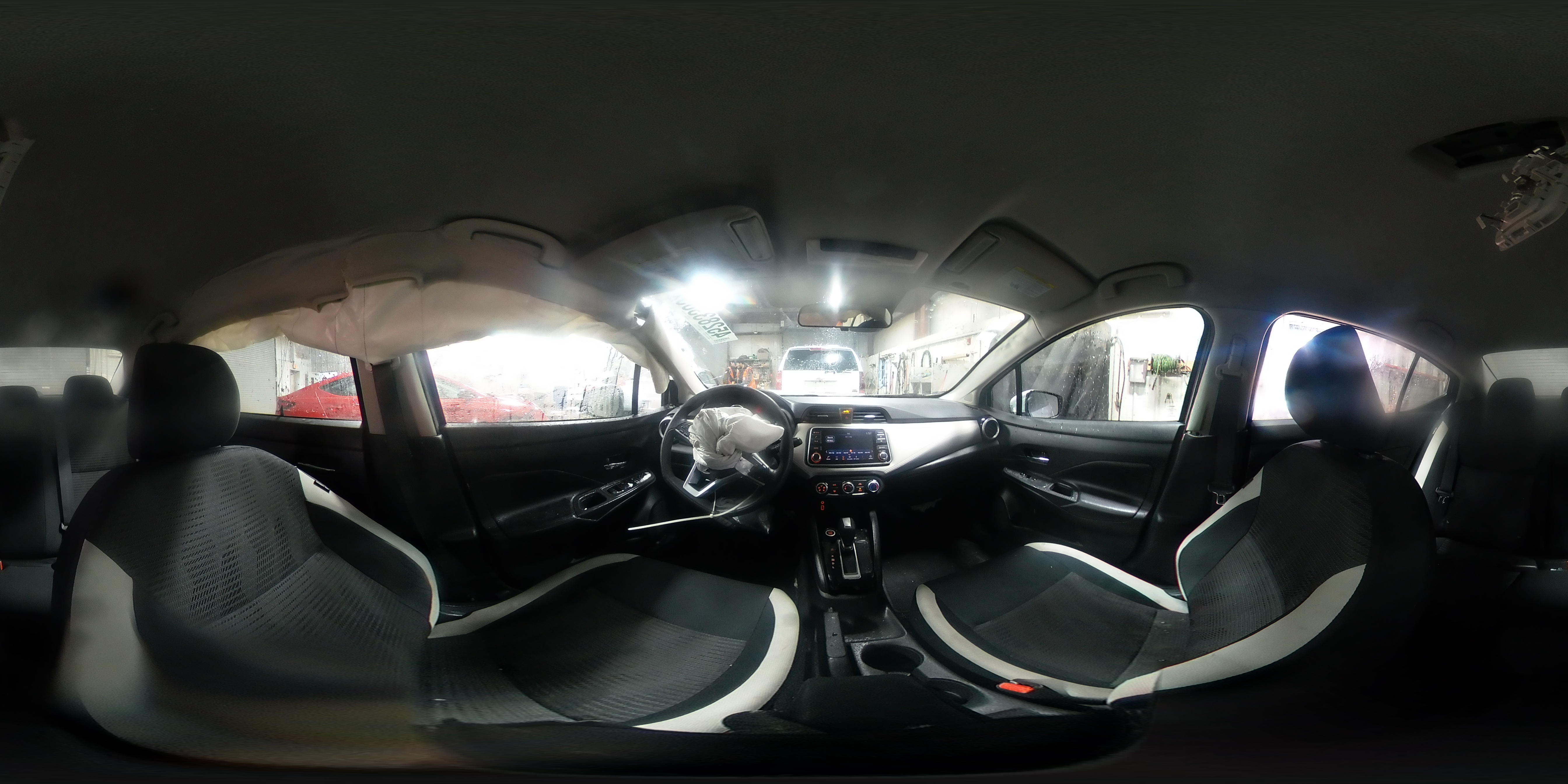 2020 Nissan Versa - Image 14