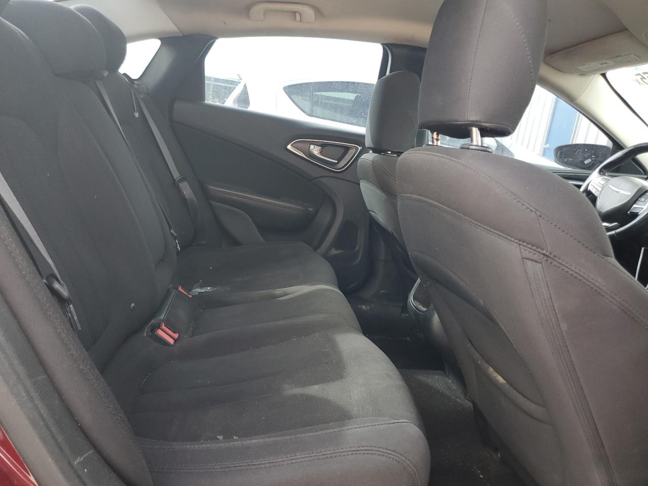 2015 Chrysler 200 - Image 10