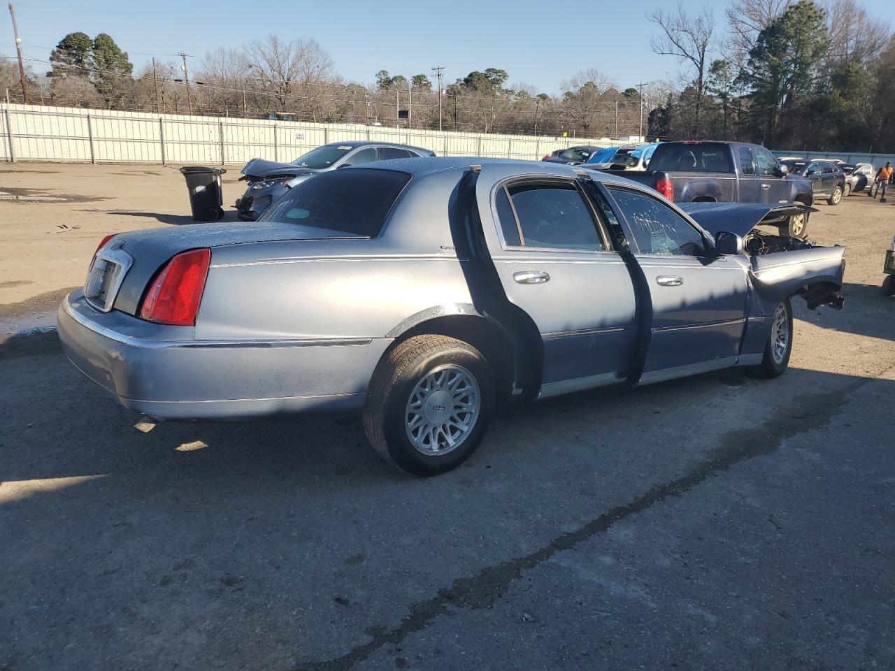 1999 Lincoln Town Car - Image 3