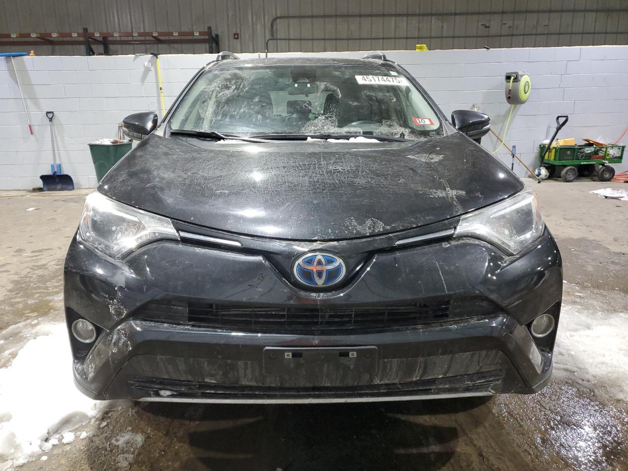 2017 Toyota RAV 4 - Image 5
