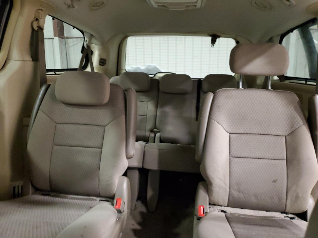 2010 Chrysler Town & Country - Image 10