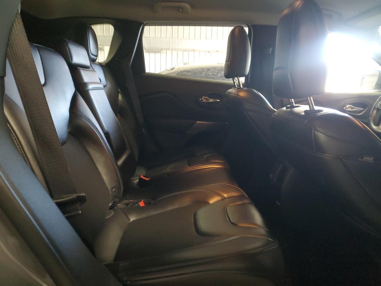 2019 Jeep Grand Cherokee - Image 12