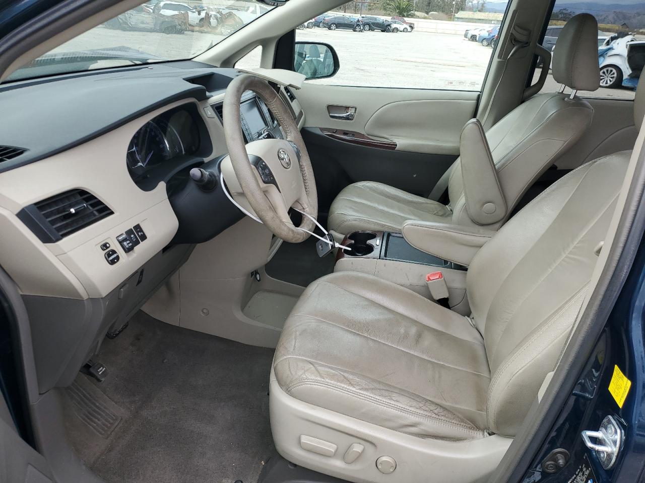 2011 Toyota Sienna - Image 7