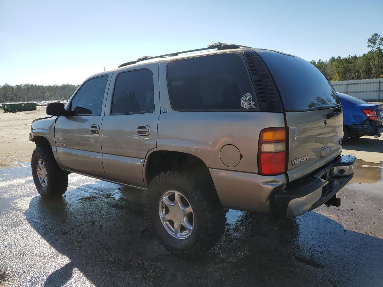 2003 GMC Yukon - Image 2