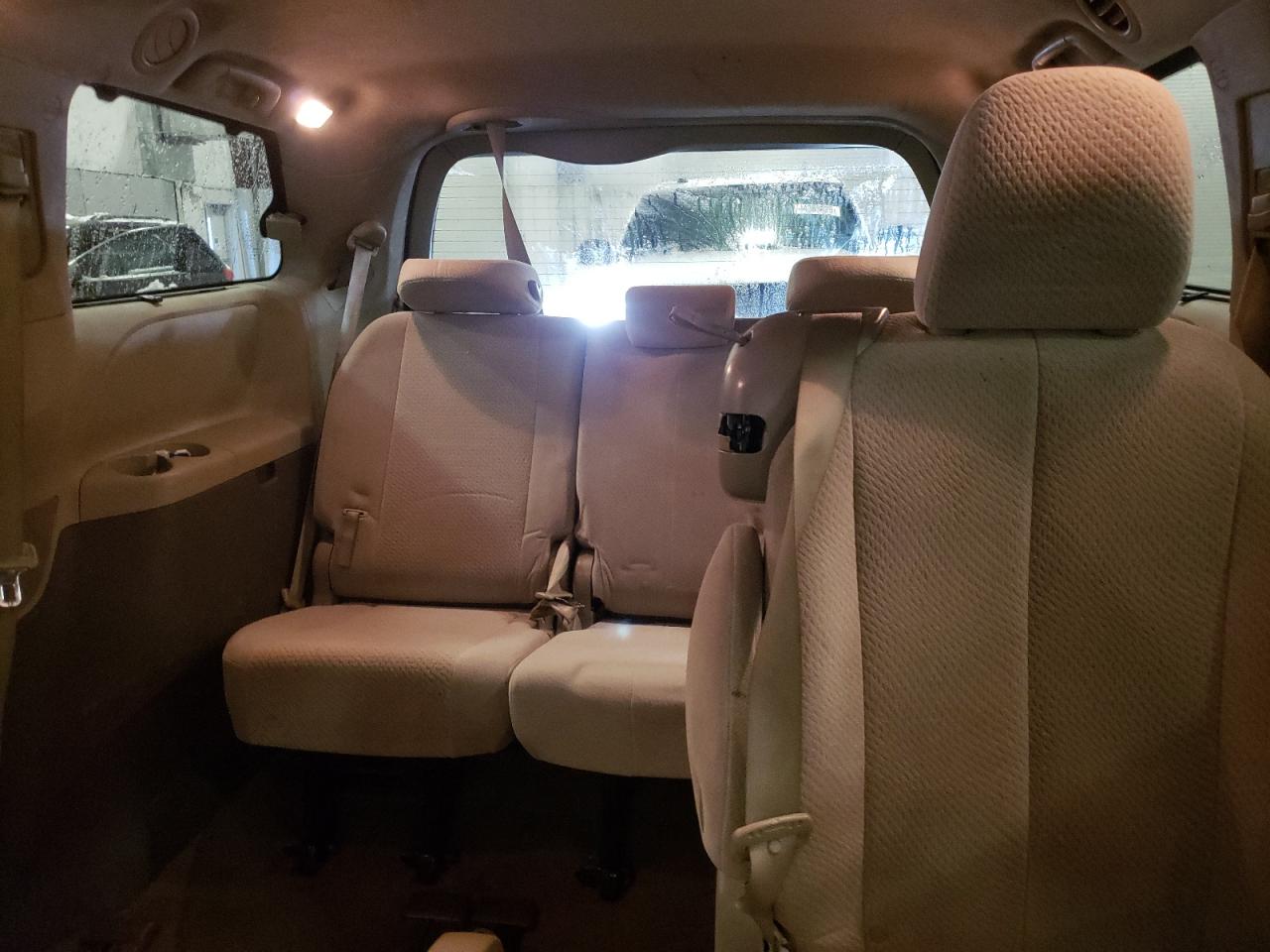 2012 Toyota Sienna - Image 10