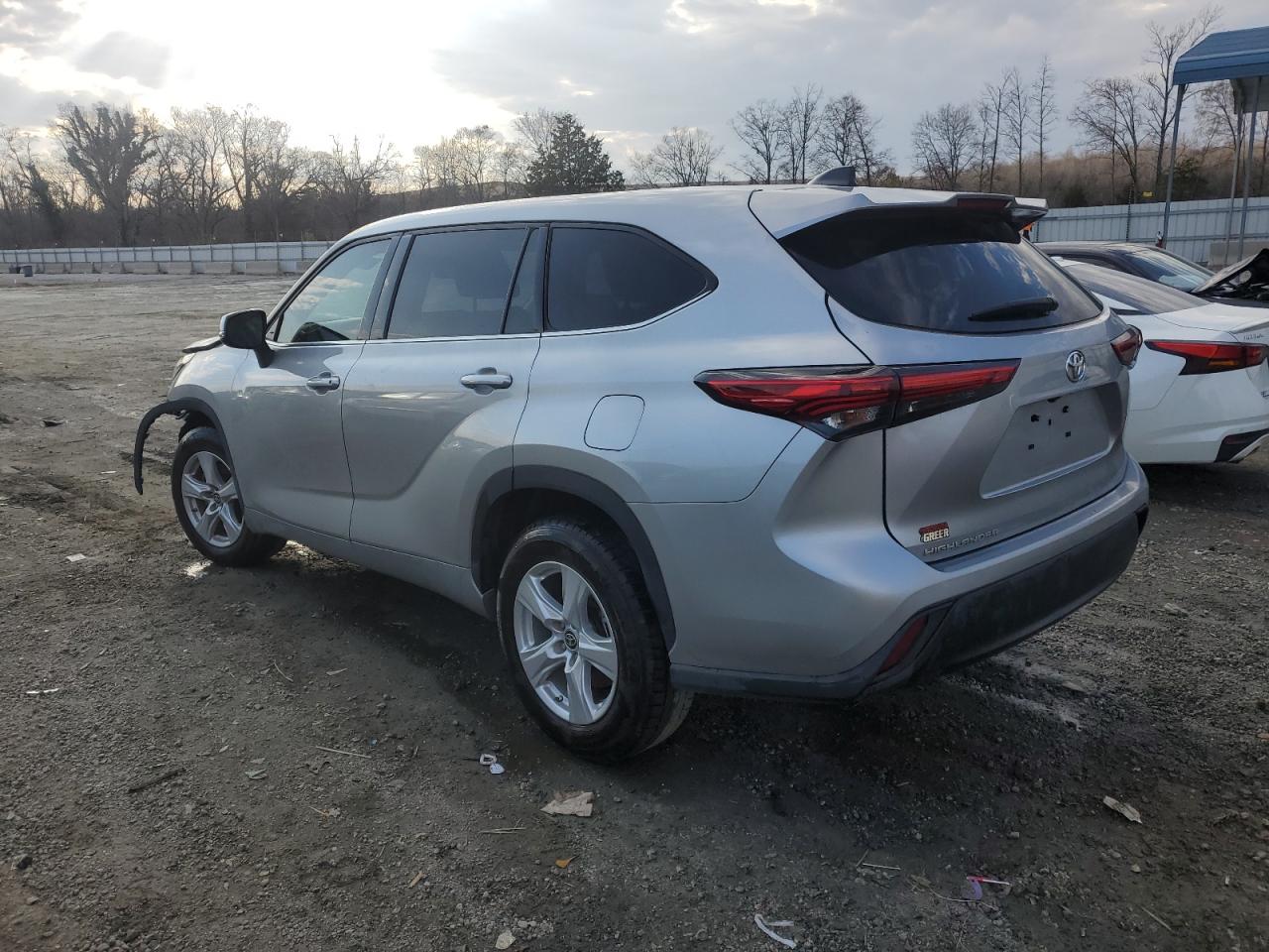 2022 Toyota Highlander - Image 2