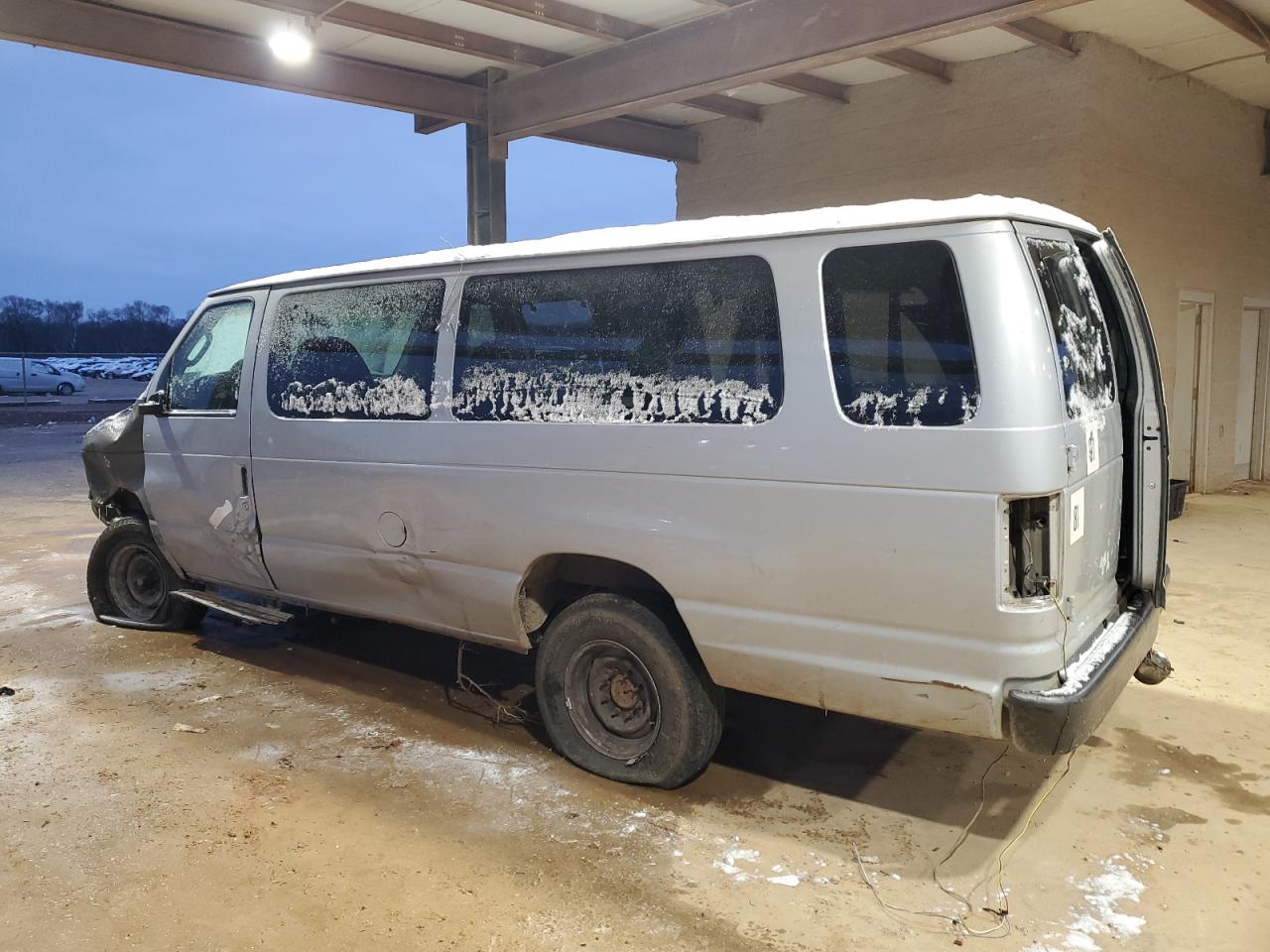 2004 Ford Econoline - Image 2