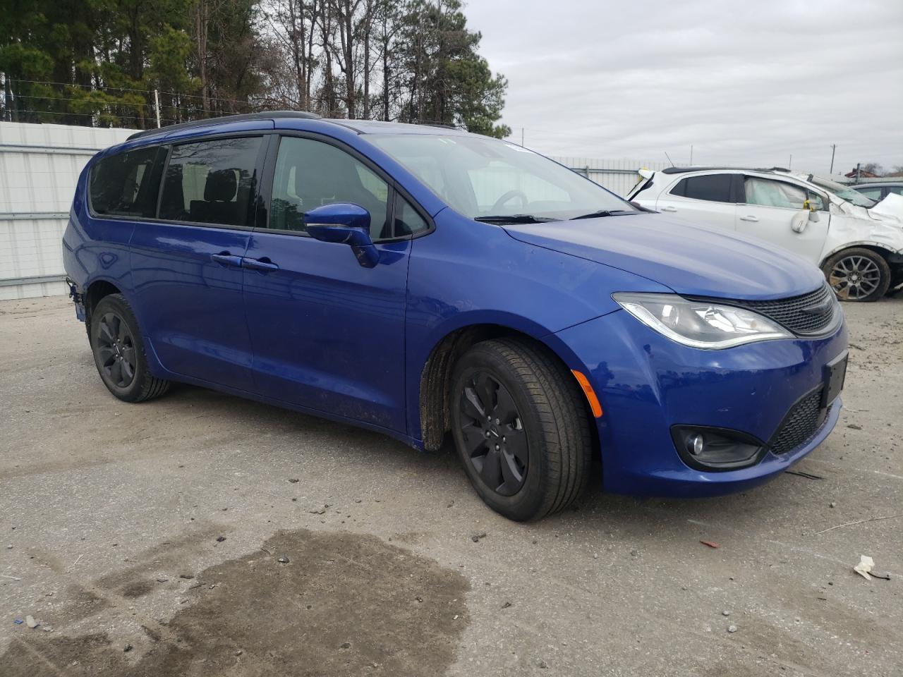 2020 Chrysler Pacifica - Image 4