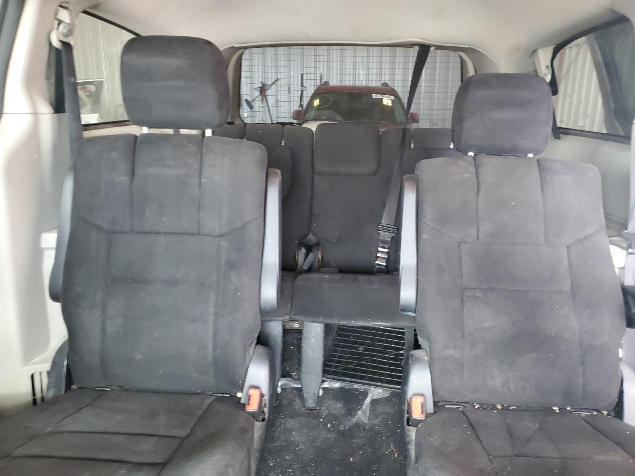 2011 Dodge Caravan - Image 10