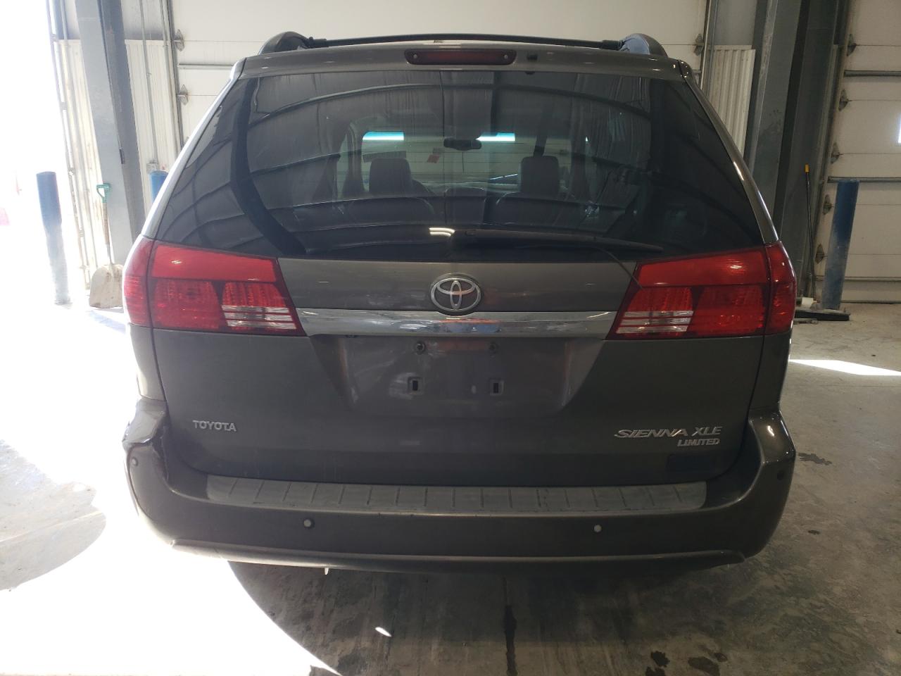 2005 Toyota Sienna - Image 6