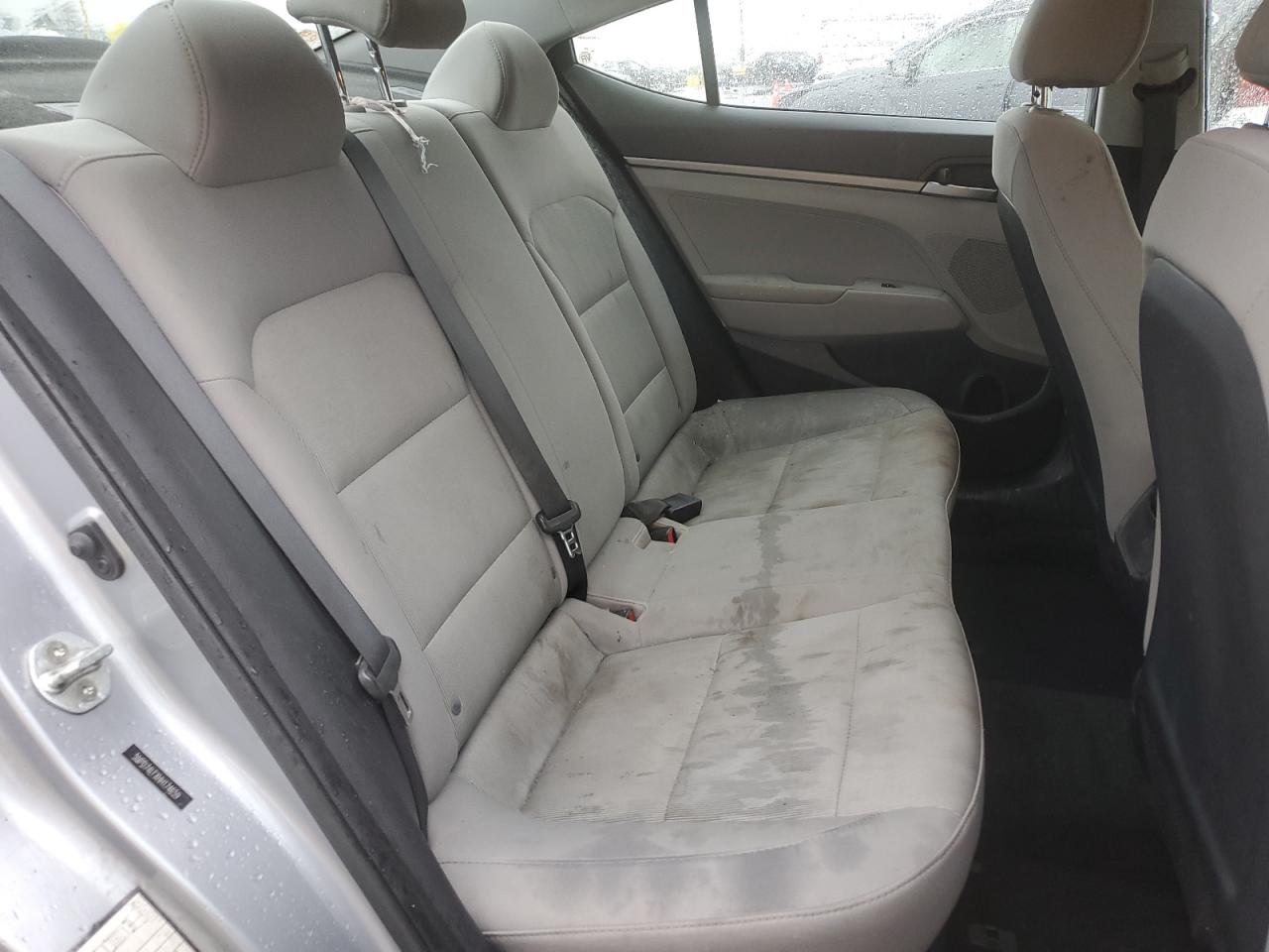 2017 Hyundai Elantra - Image 10