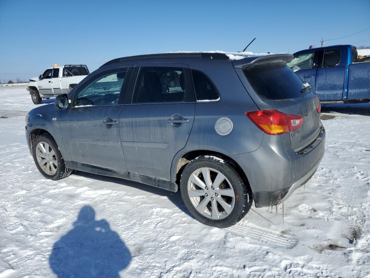 2014 Mitsubishi Outlander - Image 2